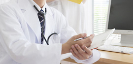 東京キャンサークリニックで家族向けサポートを説明するための相談イメージ写真